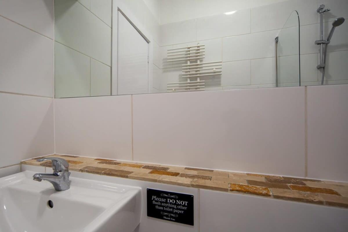 Lovely 2 Bedroom Apartment In Tooting London Exterior photo